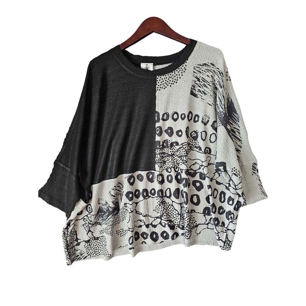 Inoah Noir Canvas Abstract Print Boxy Top T1717WKS One Size NWT Black Grey